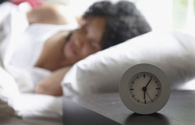 Dormir mais de dez horas por dia eleva risco de problemas cardiovasculares oto1