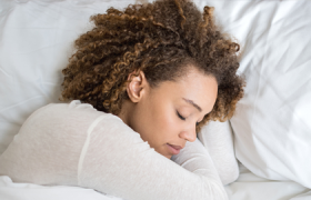 Dormir menos de seis horas por dia é associado a maior mortalidade em pessoas com diabetes, pressão alta ou histórico de doenças do coração ou AVC oto_1